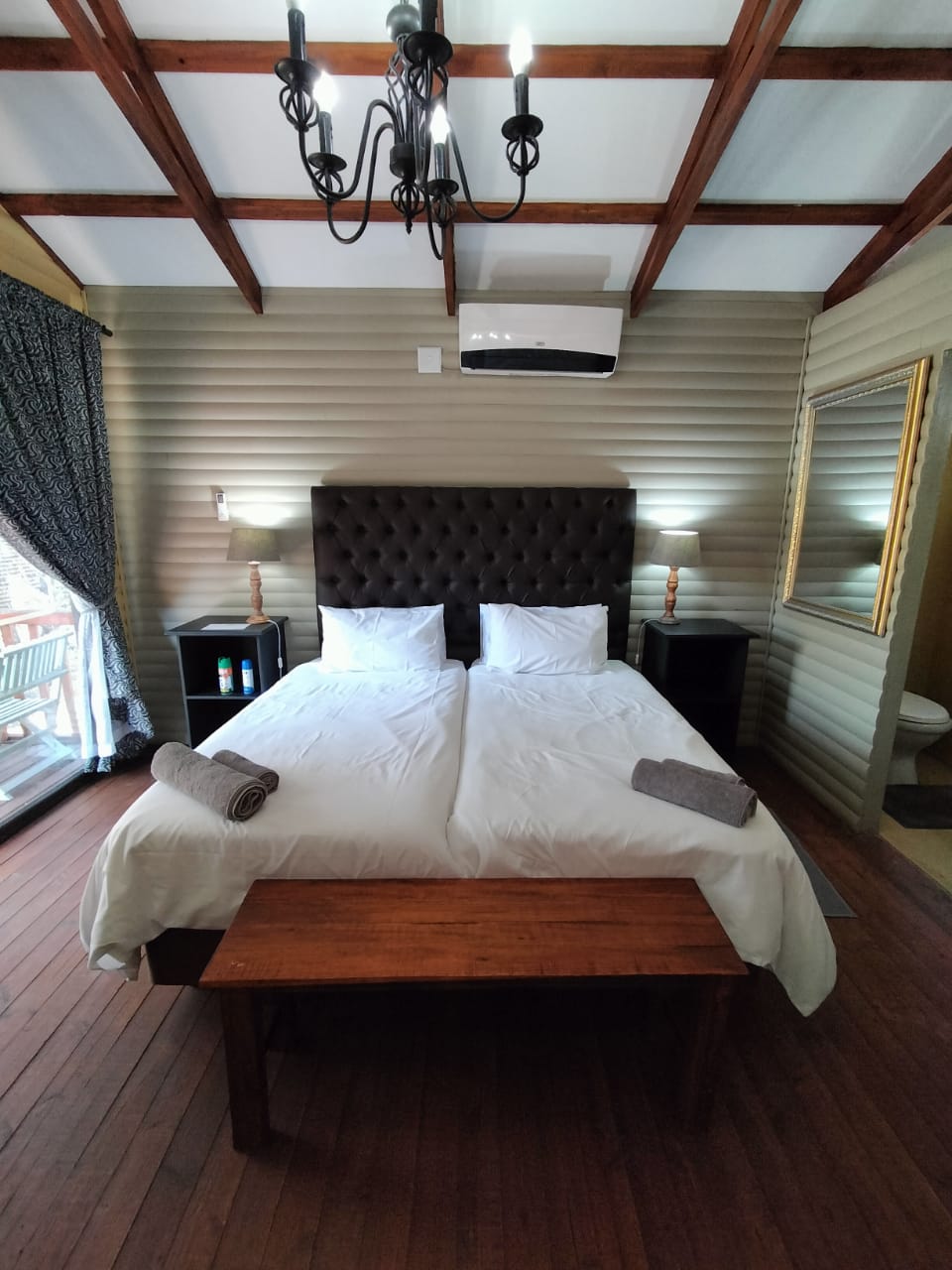 Standard Plus Cabin - Queen bed with DSTV, air conditioning and WiFi at Maseri Cabins Musina